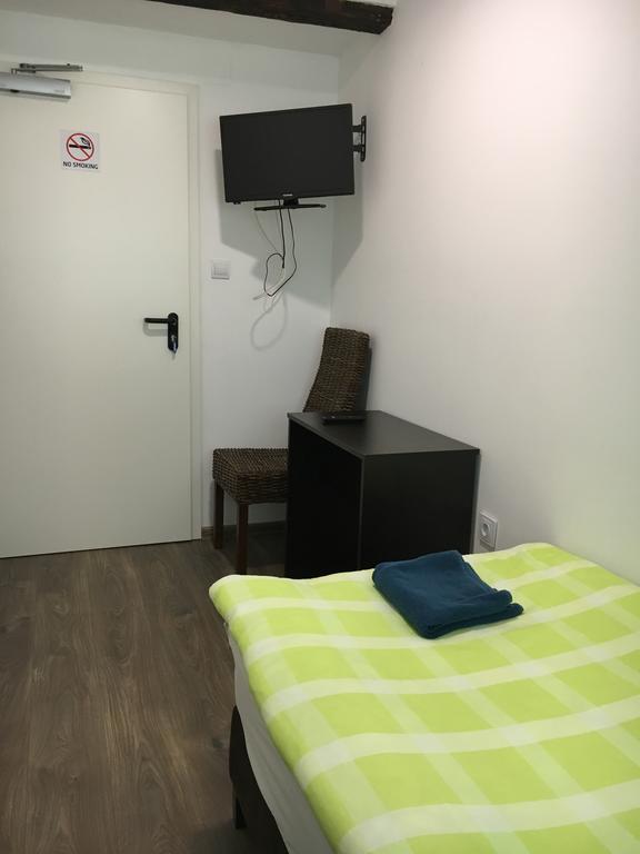 Pension Haus Baron 2 Friedrichsfeld Edingen-Neckarhausen Esterno foto