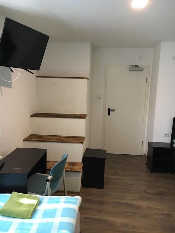 Pension Haus Baron 2 Friedrichsfeld Edingen-Neckarhausen Esterno foto